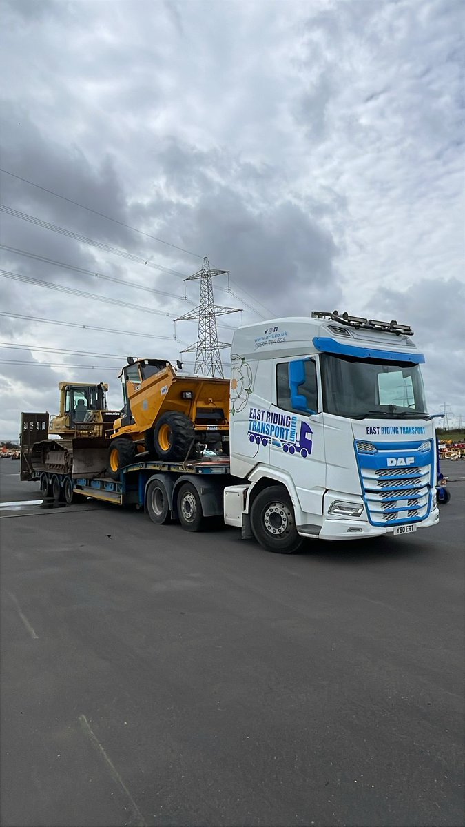 RidingTransport's tweet photo. No load is too big when you’ve got the right kit behind you. 💪🚛

Our DAF is on the move with a serious bit of plant onboard, ready to get the job done and delivered safely.

#EastRidingTransport #ERT #DAF #HeavyHaulage #PlantTransport #Haulage @DAFTrucksUK https://t.co/EOIDmV9VMa