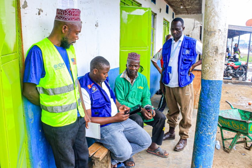 IOM_Uganda's tweet photo. The team will also validate the locations of the congregation points, including transport facilities, markets, places of worship, schools and health centres, and collect GPS coordinates to develop mobility maps that support preparedness and cross-border surveillance. https://t.co/CIpFkfOhiX