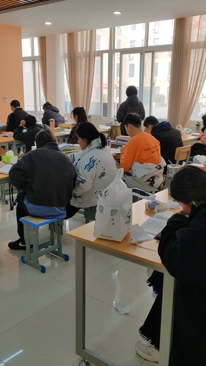 adelc411853's tweet photo. 新学期，新开始，新机遇！Let's 把目标化作行动，在知识的海洋里尽情遨游，成为更好的自己！ https://t.co/G2mgAkYO3F