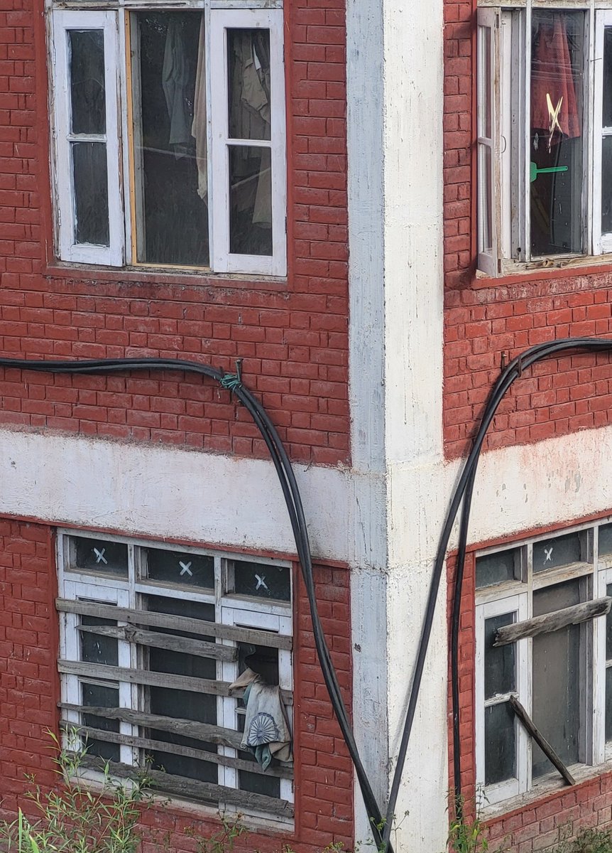 kingonb51's tweet photo. Disrespect of Indian National Flag at Fire &amp; Emergency Station, K P Road, Sarnal, Anantnag. 
Photo taken from back side of the building. 

@AnantnagPolice @DigSkr  @KashmirPolice @manojsinha 
 @NorthernComd_IA @lg  @JmuKmrPolice https://t.co/08m0Fq92TX