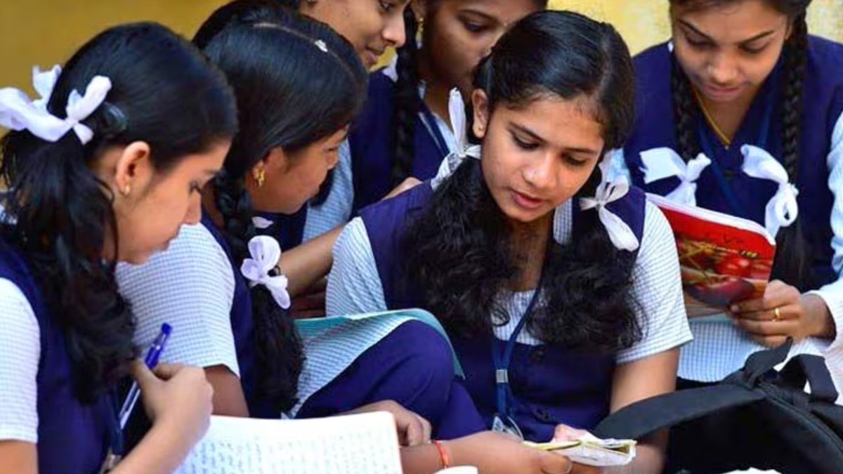 AsianetNewsSN's tweet photo. SSLC ವಿದ್ಯಾರ್ಥಿಗಳೇ ಗಮನಿಸಿ! ಈ ಬಾರಿ ಪ್ರಿಪರೇಟರಿ ಮಾದರಿಯಲ್ಲೇ ಎಸ್ಎ-1 ಪರೀಕ್ಷೆ, ಏನಿದು ಹೊಸ ಬದಲಾವಣೆ?
Link Click here:
https://t.co/cVebTjxFZw
#education #sslcexam #kseab #kannadanews https://t.co/vpYVDPDDux