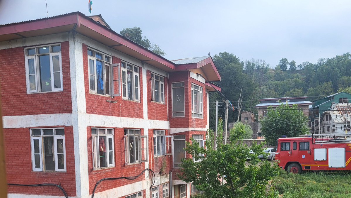kingonb51's tweet photo. Disrespect of Indian National Flag at Fire &amp; Emergency Station, K P Road, Sarnal, Anantnag. 
Photo taken from back side of the building. 

@AnantnagPolice @DigSkr  @KashmirPolice @manojsinha 
 @NorthernComd_IA @lg  @JmuKmrPolice https://t.co/08m0Fq92TX