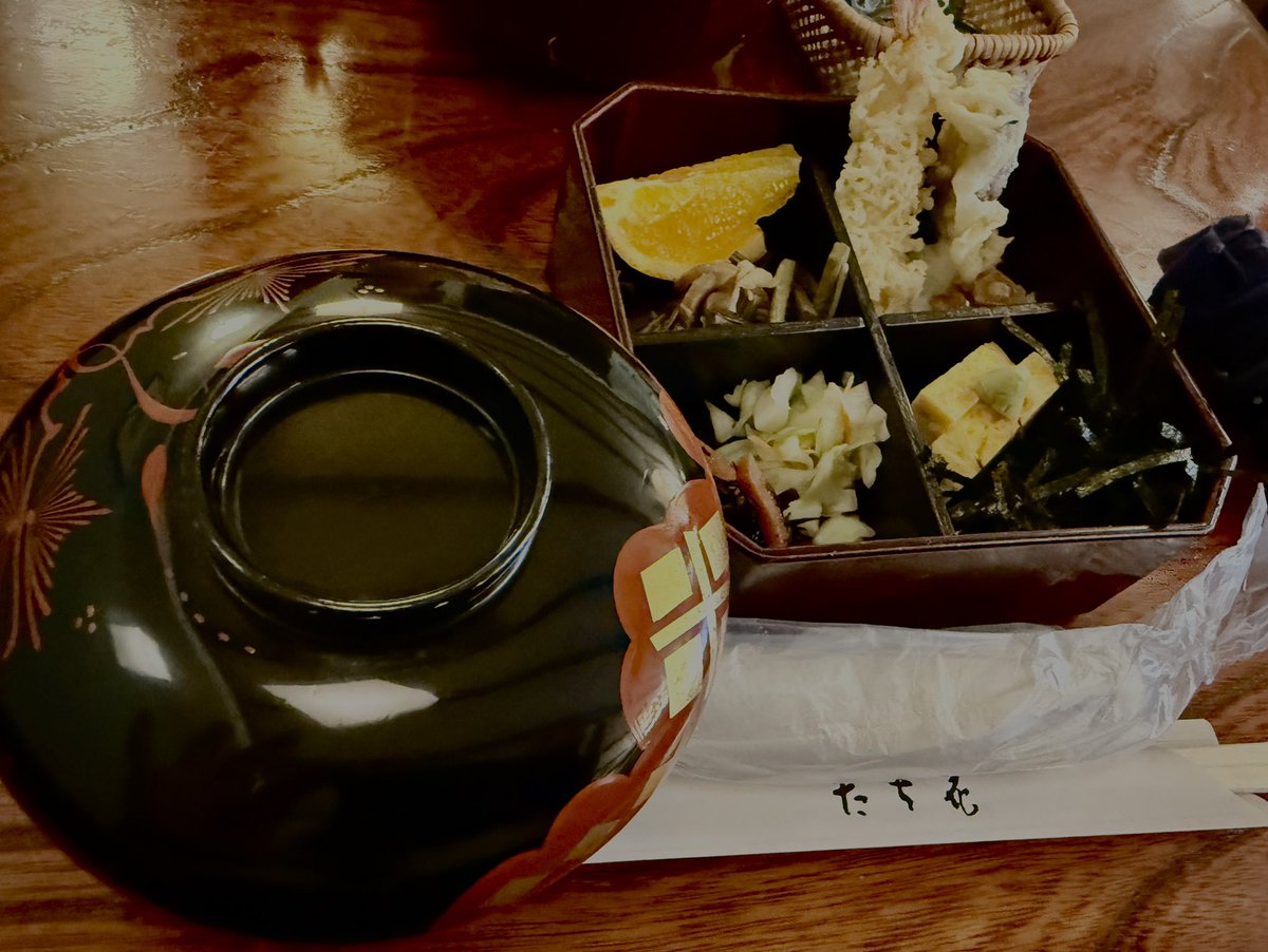 nekonokami_kaya's tweet photo. 神生初でわんこそば行ってきました！
僕が100杯、歌恋が80杯

記念品欲しさに無理した感あったけど蕎麦うまかったー！！🐈 https://t.co/nsbOXwAYrl