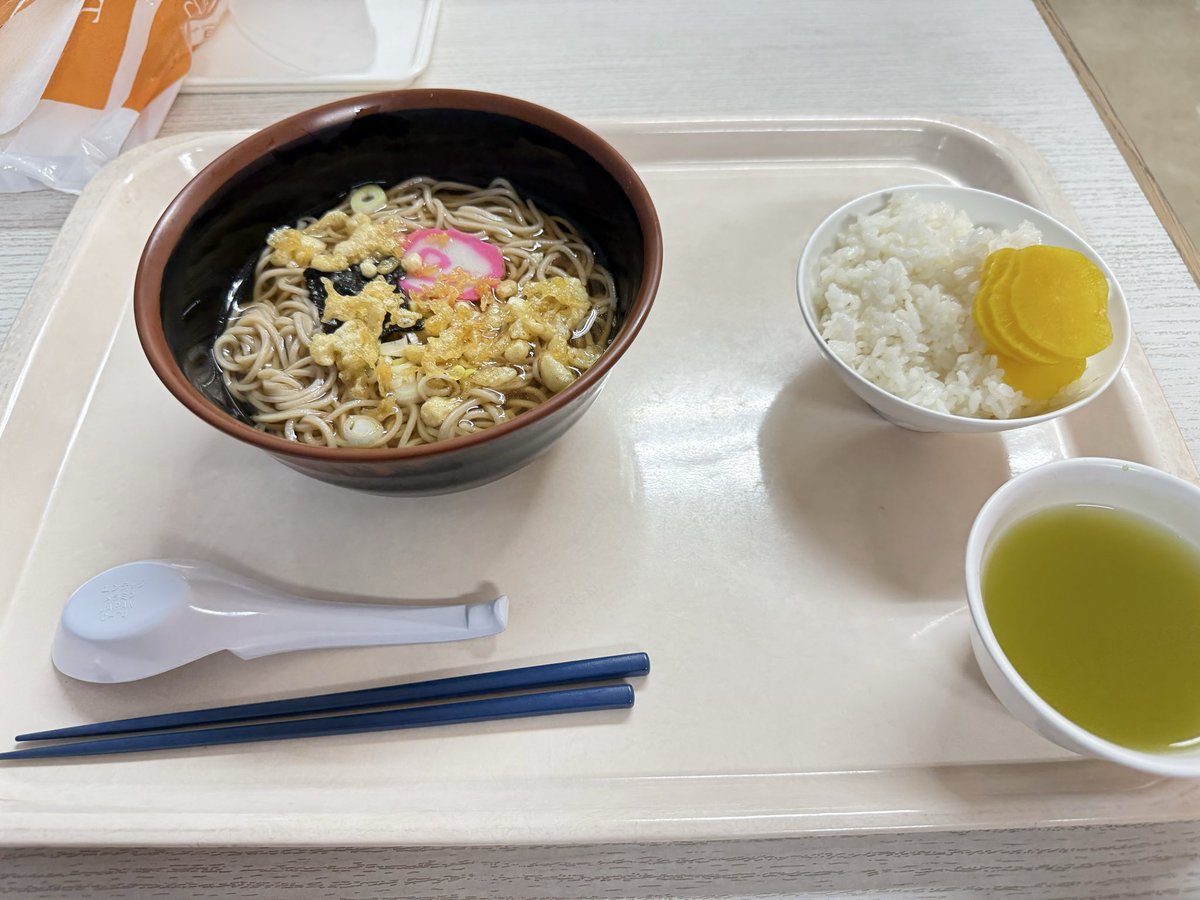 yunpy913's tweet photo. 愛情たっぷり（？）おそば
良いですね☺️💕
#社食 https://t.co/I5I4aPa3Pk