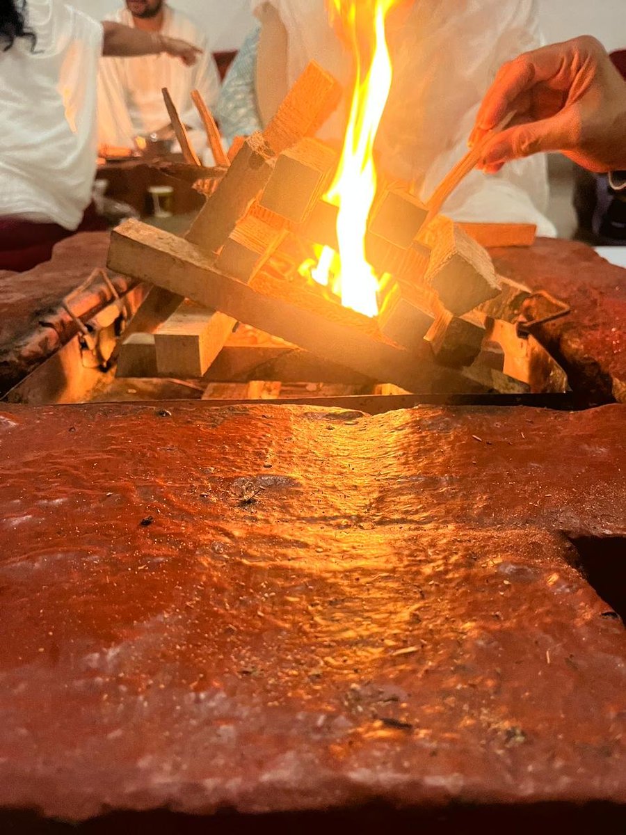 kalamkripalam's tweet photo. भगवान के चरणों में संसार को समर्पित करके भक्त ��िश्चिंत रहते हैं और तब वह सारा प्रपंच भगवान का ही हो जाता है। ॐ नमो भगवते वासुदेवाय 🙏🙏 https://t.co/8hOAxobvrU