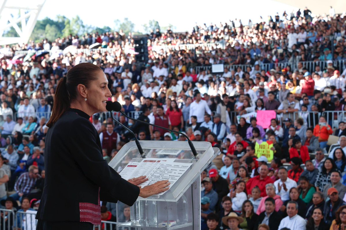 Claudiashein's tweet photo. Continuamos con las giras de rendición de cuentas. Hoy estuvimos en Tlaxcala.

🎥 https://t.co/z8cZVW6EqZ https://t.co/DyIWFrjkWz