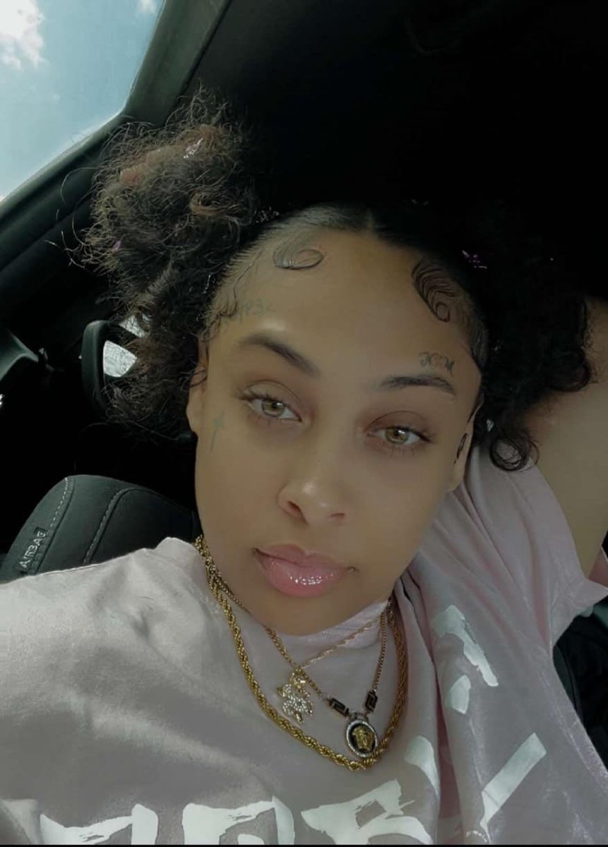 MedusaaLanie3x's tweet photo. I just love ma face 😍 https://t.co/VbVUMijFh2