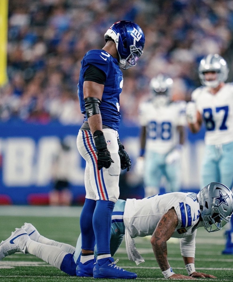 ParisaMichelle's tweet photo. Giants can fuck all the way off for this photo alone https://t.co/z5HkpxnfuD