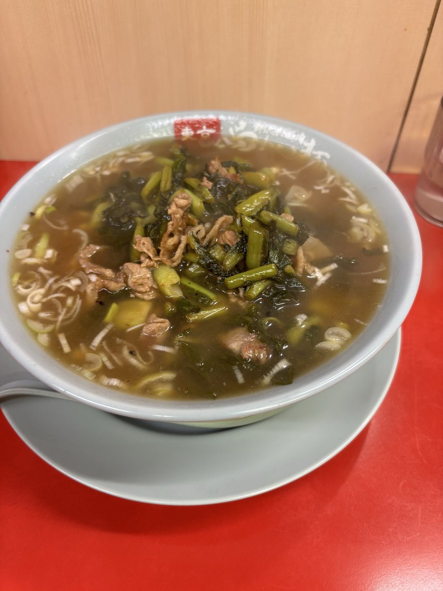 monz_jiro's tweet photo. 新富町駅直ぐ1982年創業やよい麺さんで店名のやよい麺🍜野沢菜と豚を炒めた具材に鶏がらスープ、麺は東上野タチバナ製麺所さんの二郎新代田店ばりの極太グワゴニュ暴れ縮れ麺が合わさる独特な一杯中毒性高し😄でも一年振りでした😂辛さも効いてて全身の毛穴から汗が出る感じ💦ご馳走様でした😋 https://t.co/sf3aSSGnzh