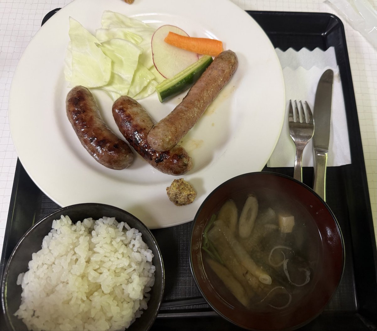 shig_shin's tweet photo. いい天気になって良かったなー
久しぶりのフレスガッセでソーセージ定食を。
サイコーとしか言いようがない。大変美味しゅうございました。 https://t.co/lIIJKr1316