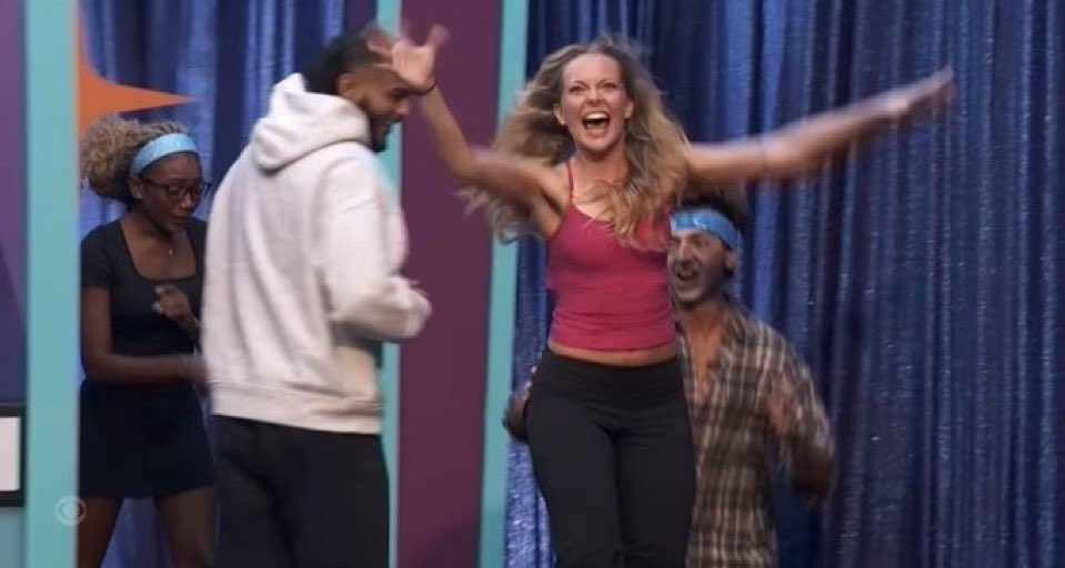 realitymatt04's tweet photo. Can I just say THIS is why we watch Big Brother. The adrenaline of experiencing top tier bb is what I imagine crack is like 🍿🍿🍿#bb28 https://t.co/aWAsVLS9Em