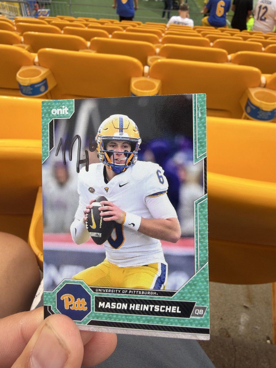 shuftb51's tweet photo. Another Pitt win,they each got something from a player and @MadDogg5132  got a few of her cards signed!! Thanks @AntonioChadha and @mason_heinch06!!  #H2P https://t.co/THuD5AWAtd
