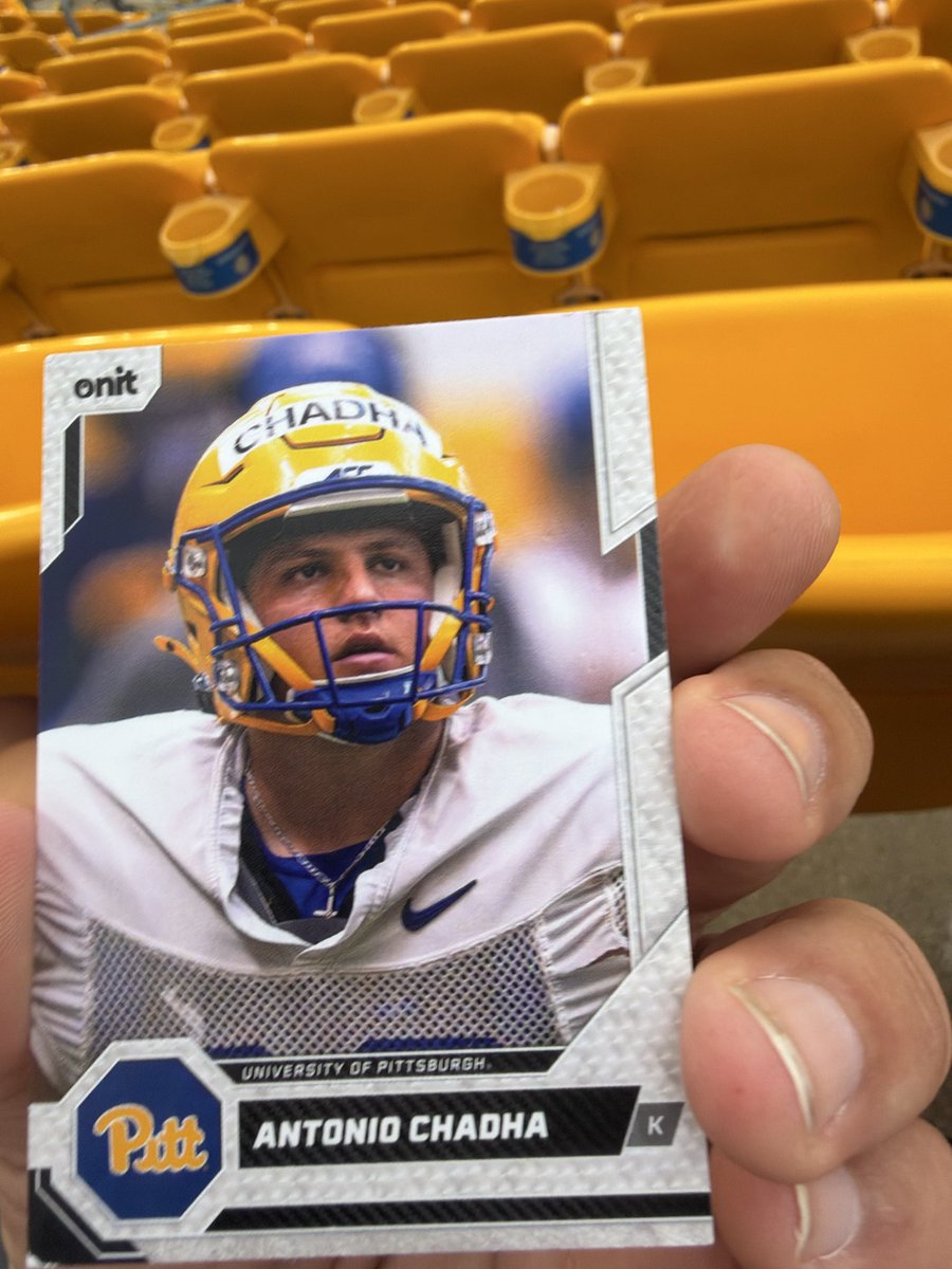 shuftb51's tweet photo. Another Pitt win,they each got something from a player and @MadDogg5132  got a few of her cards signed!! Thanks @AntonioChadha and @mason_heinch06!!  #H2P https://t.co/THuD5AWAtd