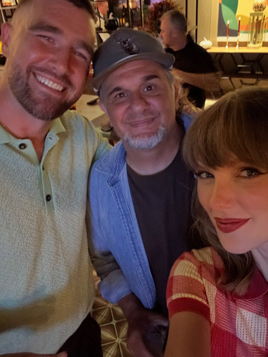 4k_taylorr's tweet photo. Taylor Swift and Travis Kelce in new picture https://t.co/LDWwIdPdAf