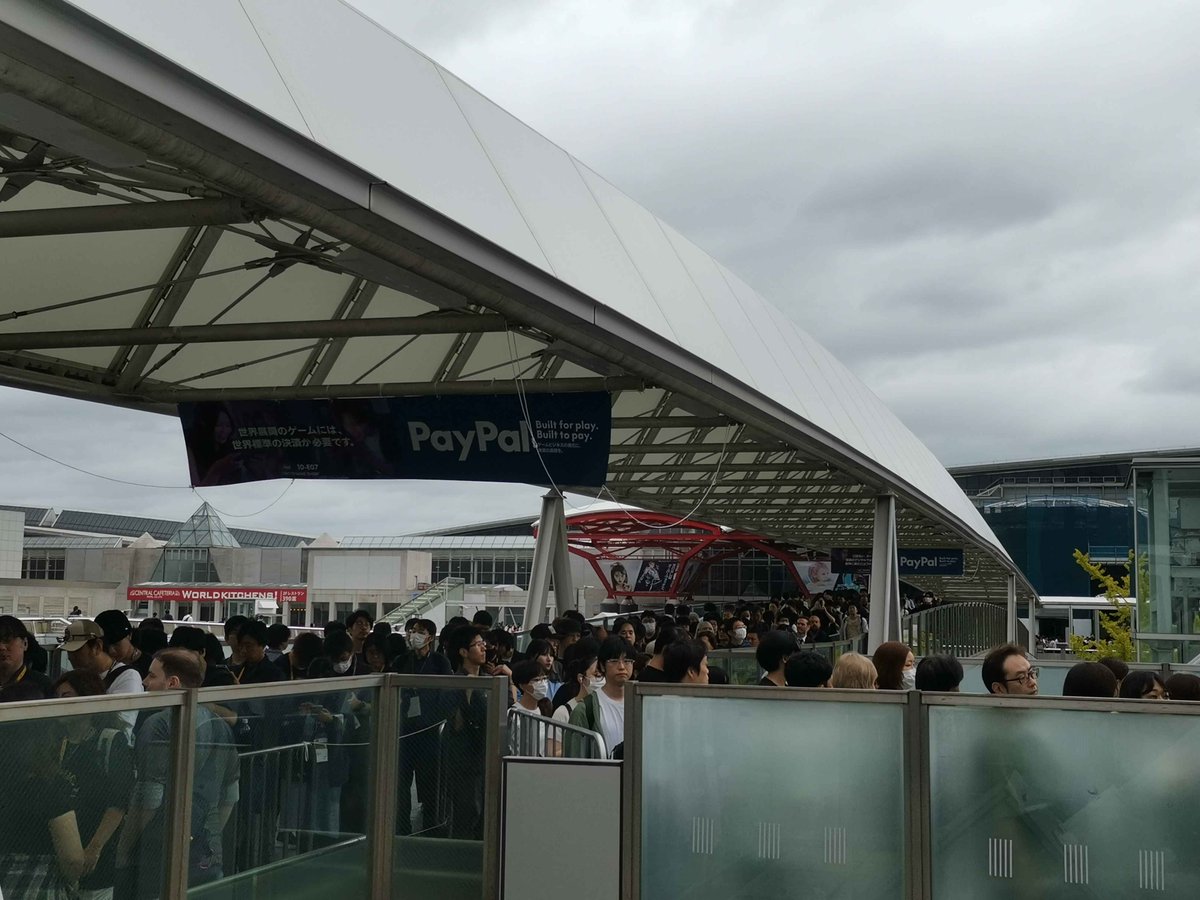 hellheartbreak's tweet photo. GOOD MORNING FROM TOKYO GAME SHOW! 🎮⚡

The line is REAL today!  Look at this crowd ready to rush the halls! 👀

We're suited up and ready for battle too. Let's go! 🔥

#TGS2026 #TokyoGameShow https://t.co/T3t4Clw964
