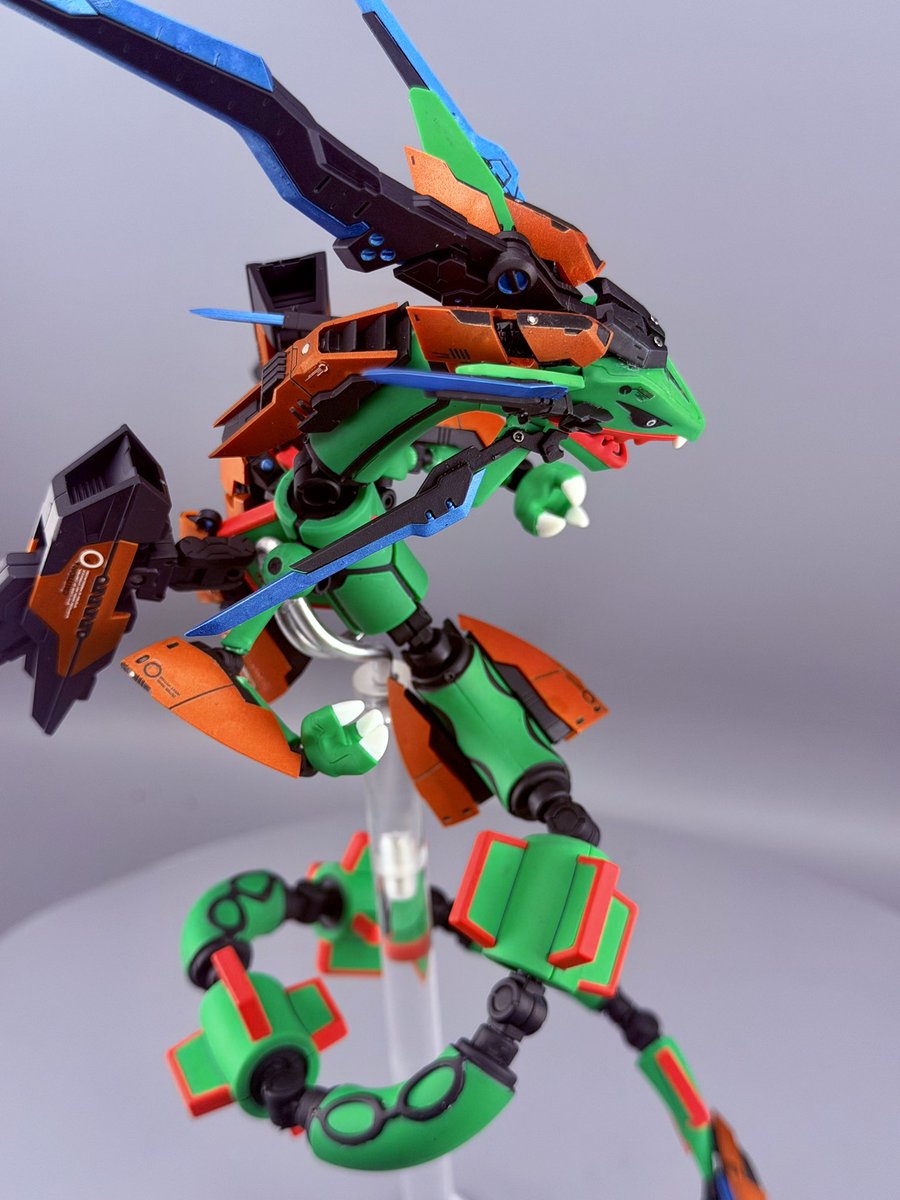 anaheim_mech's tweet photo. FULLY ARTICULATED, SCHNEIDER ARMORED RAYQUAZA. 

#rayquaza #ligerzeroschneider #pokemon #zoids #plamo https://t.co/hAemqbIvgX