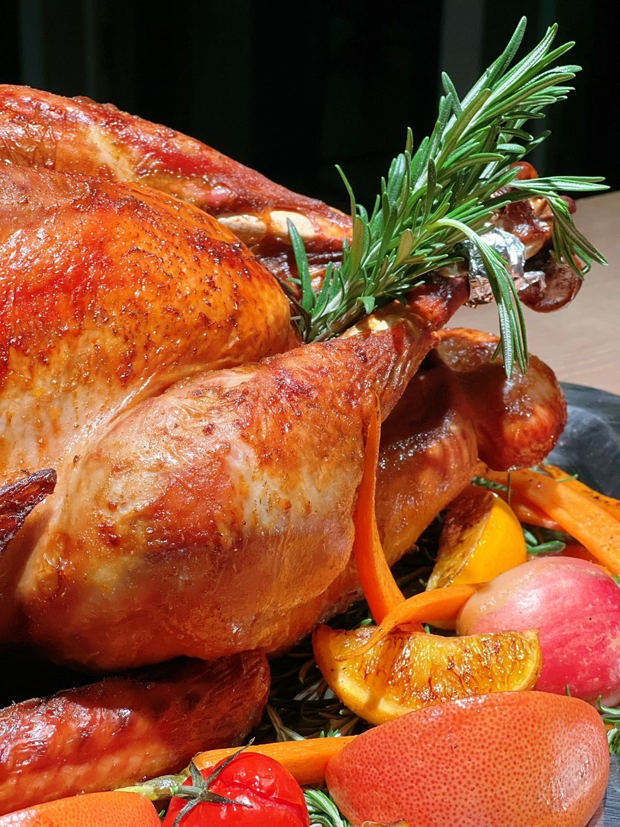 nyrak479722's tweet photo. Holiday Feast Alert! Roast turkey, cranberry sauce, and warm spiced cider ready to deck your dinner table tonight. No stress, just cozy joy. https://t.co/s9le0sQy7P