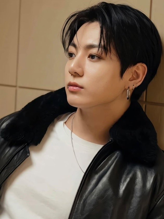 jungkook_reply's tweet photo. My world is always quiet without you https://t.co/EM4WuWlXpA