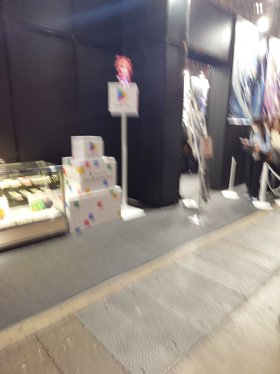 dyamakata's tweet photo. #TGS Google Play ボックス集め。会場内のボックス見つけるとステッカーもらえるのがなんかいいな https://t.co/grjbn9rGLd