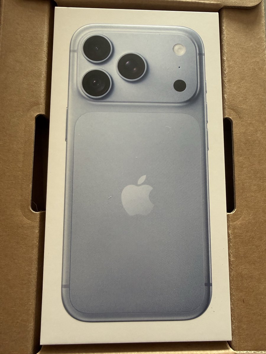 totoro_42's tweet photo. iPhone 18 Pro グレイシャー キター！！
色は写真で見るより実物が見た方が濃かった
#iPhone18Pro発売日 https://t.co/UdQEMn4FVN