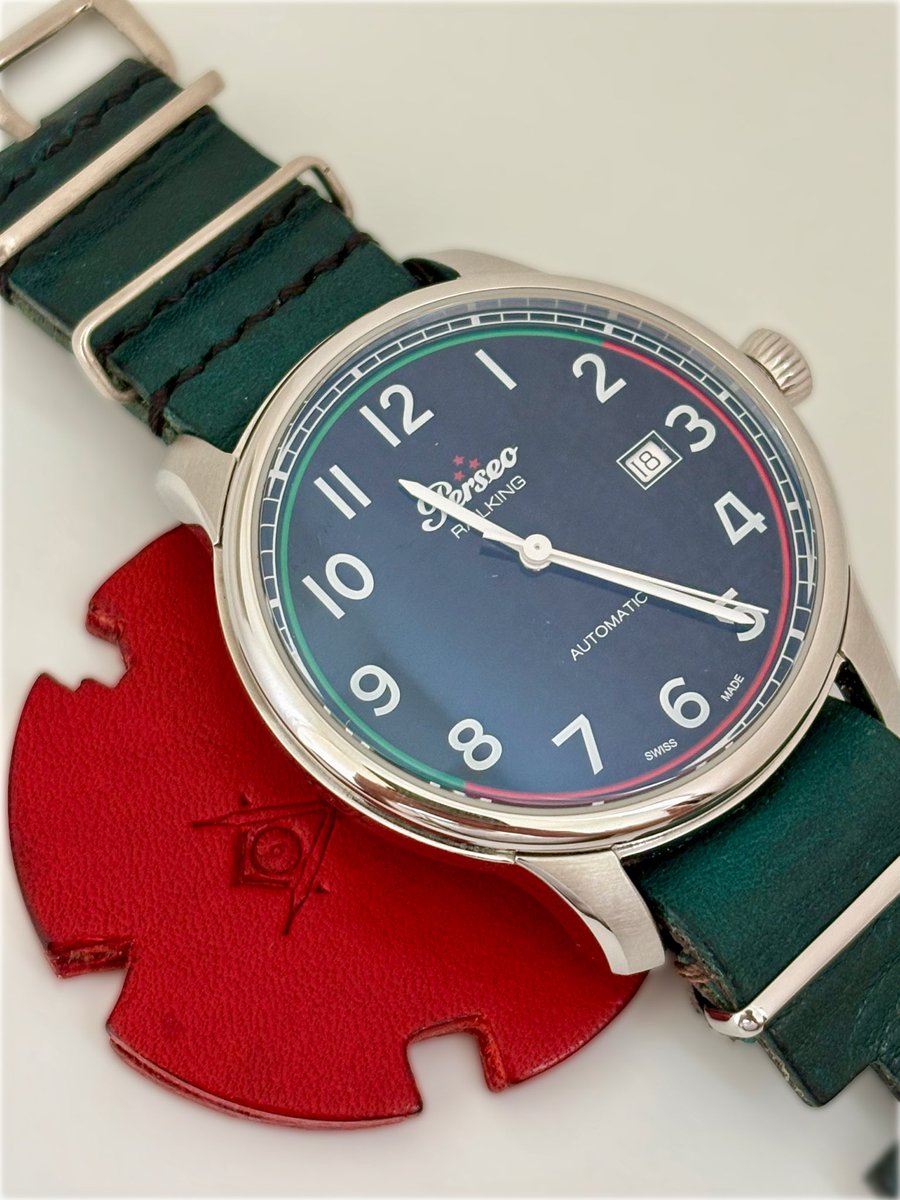 PAPPWTHMSN's tweet photo. ちわ☀️午後からは@HemelJapan さんのところのレイルキング様にお供しております🚂⌚️手続き関係書類が足りなくて用紙のネットプリント&amp;コピーのためにコンビニに🏪では、午後からも腕元からたのしみましょ〜🕺よろしこです✌️
#perseo
#ものづくり
#伊達なミネルバリスシオ
#旧国鉄×
#時計結社
#改札鋏痕 https://t.co/hjhZocM91R