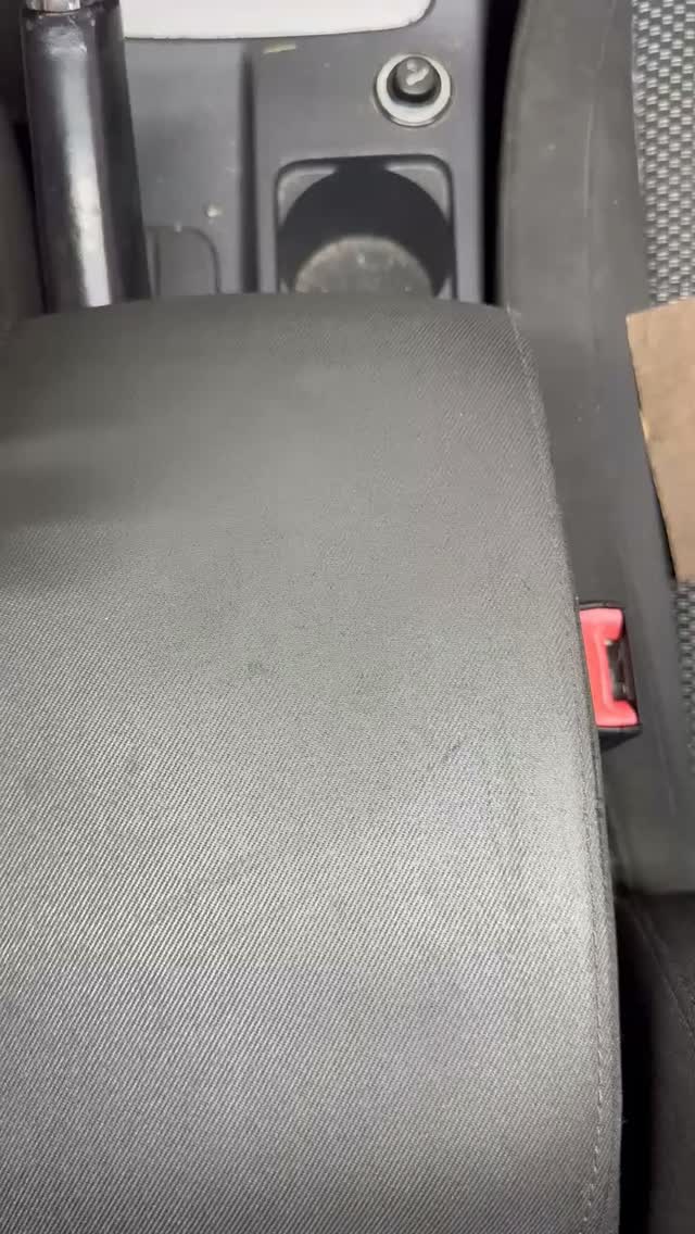 RosalineMclead's tweet photo. What are your armrests like? https://t.co/BTLaANLsKE