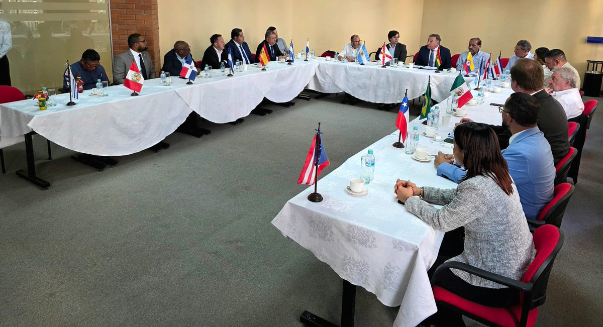 FLACMA_'s tweet photo. Reunión de Presidencia #FLACMA celebrada en Sucre🇧🇴 y donde la dirigencia aprueban el procedimiento electivo y asuntos estatutarios para presentar a la Asamblea General
Presidencia la componen el Presidente, Copresidentes, Presidente del Consejo de Honor y el Secretario General https://t.co/QmvPXVapWK