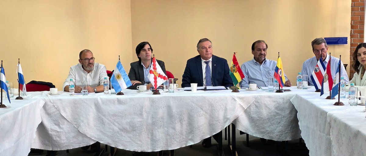 FLACMA_'s tweet photo. Reunión de Presidencia #FLACMA celebrada en Sucre🇧🇴 y donde la dirigencia aprueban el procedimiento electivo y asuntos estatutarios para presentar a la Asamblea General
Presidencia la componen el Presidente, Copresidentes, Presidente del Consejo de Honor y el Secretario General https://t.co/QmvPXVapWK