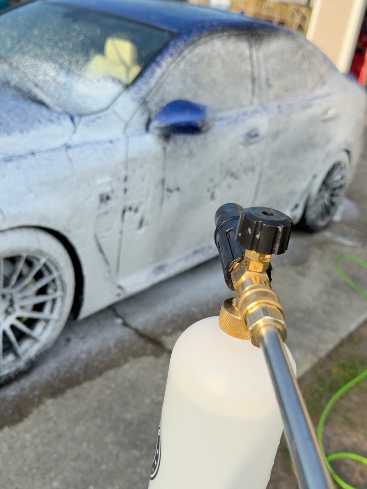 LucasRickenbach's tweet photo. Nothing like a good wash after a mountain trip. Love how the F shines after a foam bath with shampoo. It smells better than the soap I use on myself. https://t.co/dA2VjR8KQb