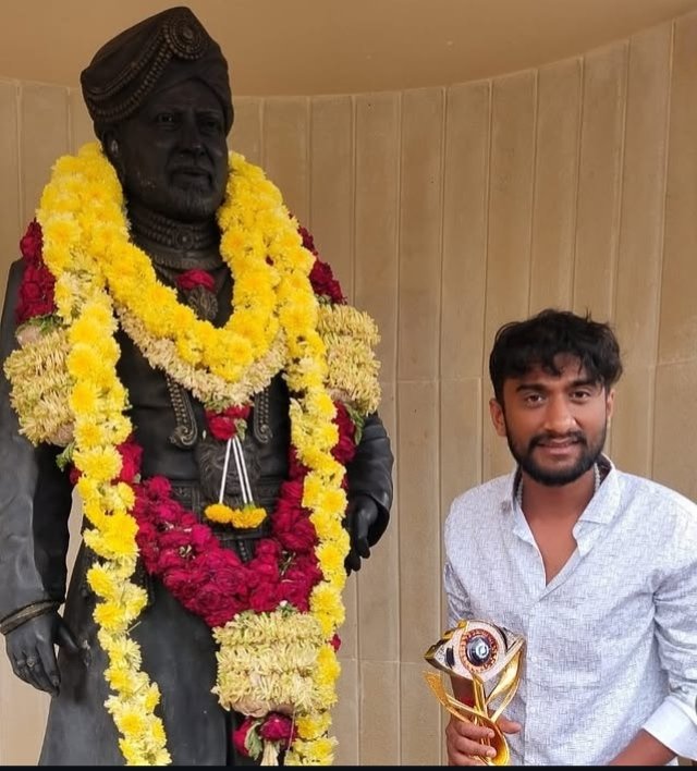 palarmovie's tweet photo. ಹುಟ್ಟು ಹಬ್ಬದ ಶುಭಾಶಯಗಳು ದಾದ🎂🥰
#Vishnuvardhan #Dada #Gilli https://t.co/yJ0w2NHJaq