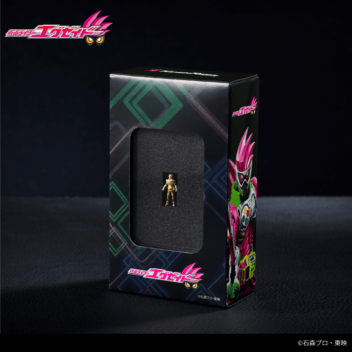kinchara_japan's tweet photo. ＼極小が最大の魅力！／

＃仮面ライダーエグゼイド 祝10周年！

純金立像
💴価　格：79,000円（税込）
🏋️重　量：1ｇ

限定100体でひとつずつ職人が製作します！ https://t.co/3JFBafjfxV