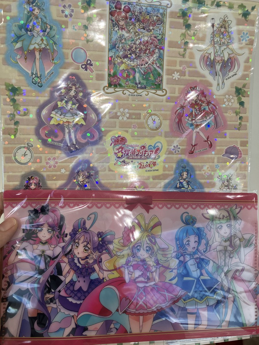 blackberryneko's tweet photo. パンフとグッズ少し買ってきた。
しおりが全部ボックス開いてて
13枚入ってるやつなかったんだが https://t.co/X8MwnQMhRC