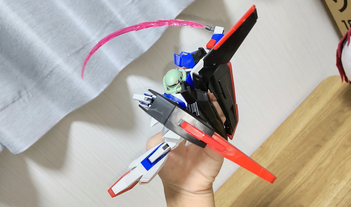 mochiko0511's tweet photo. #ガンプラ
Zザク 見た目が面白いのはもちろん 
モノアイで表情がつけやすいから動かしてて楽しい https://t.co/LSm2cP26aT