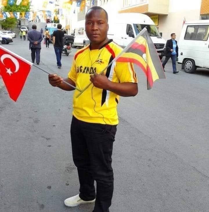 IamSarah256's tweet photo. Teacher @lumbuyefredk is not a criminal.  He's a patriot who always points to the impurities and injustices within our motherland for me and you to open eyes widely. Please Ugandans stand on his back 🙏
@TC_KampalaBE https://t.co/slZowoKTVT