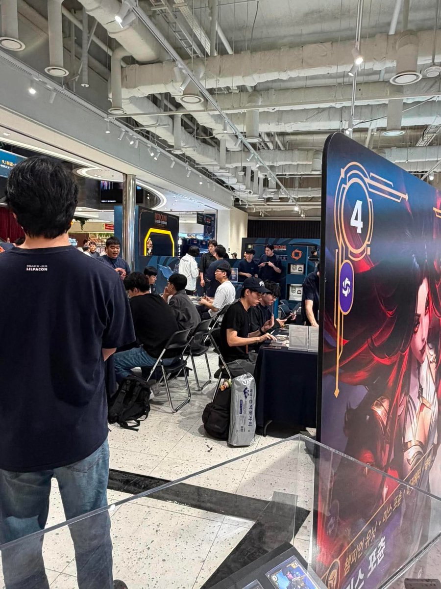 streetcatcards's tweet photo. Riftbound KR Origins launch day at Yongsan I-Park. Is that a new Miss Fortune card/alt art? 🫣 https://t.co/39fTHKwiJ4