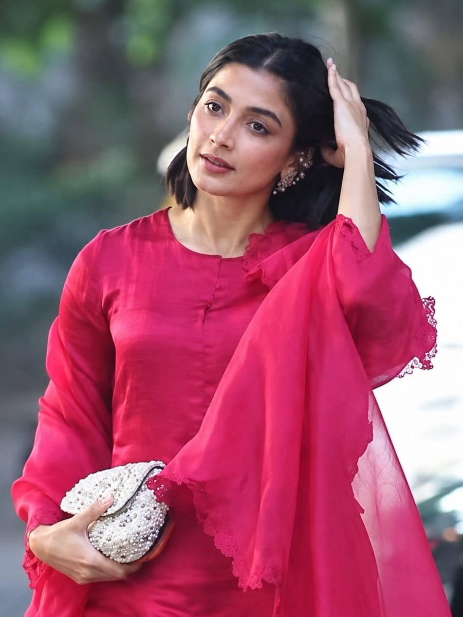 UditGangwar04's tweet photo. Pooja Hegde cute 💕💕 💕
Good Morning everyone ☀️ https://t.co/XktFf8vXBA