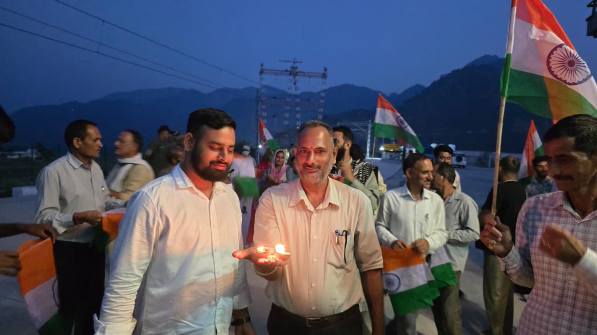 ManpreetJk's tweet photo. 🪔 “Ashirwad Ka Diya” 🇮🇳
Hon’ble PM Shri @narendramodi Ji ke 76th Birthday par Kouri, Reasi mein World’s Highest Railway Bridge par Diya Prajwalit kar Seva, Sushasan aur Viksit Bharat ka Sankalp liya gaya. 🙏✨
#HappyBdayPMModi #ViksitBharat #Reasi #Kouri #BJP https://t.co/OobqAczO9G