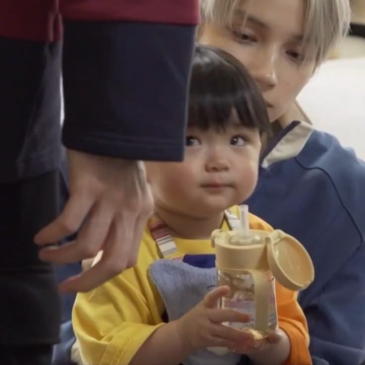 crytodamoon's tweet photo. เหมือนยูจุนมากเลยอะ 🥺🐝✨🍯 https://t.co/KiE0yCkChI