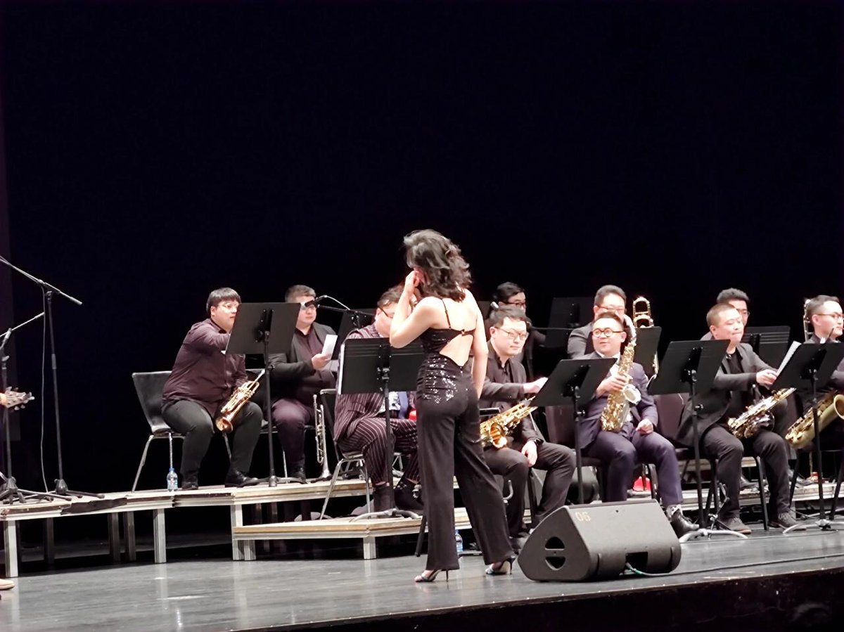aliru033286's tweet photo. Just had the most soul-stirring live jazz set at the downtown blue note venue—trumpet solos that gave me chills and a crowd that sang along like one big family. Don’t miss their next show this Friday night! https://t.co/3vyNRXXXFX