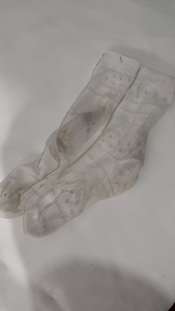 Purple77oh's tweet photo. 23年的时候走的甜美风私信都是要原味🧦，当时的我心高气傲三位数都不肯出。
现在26年了，早早醒悟的话现在已经学费自由了吧🥹#袜子🧦 #白袜原味 #白袜臭脚 https://t.co/bRb6g1kwH5