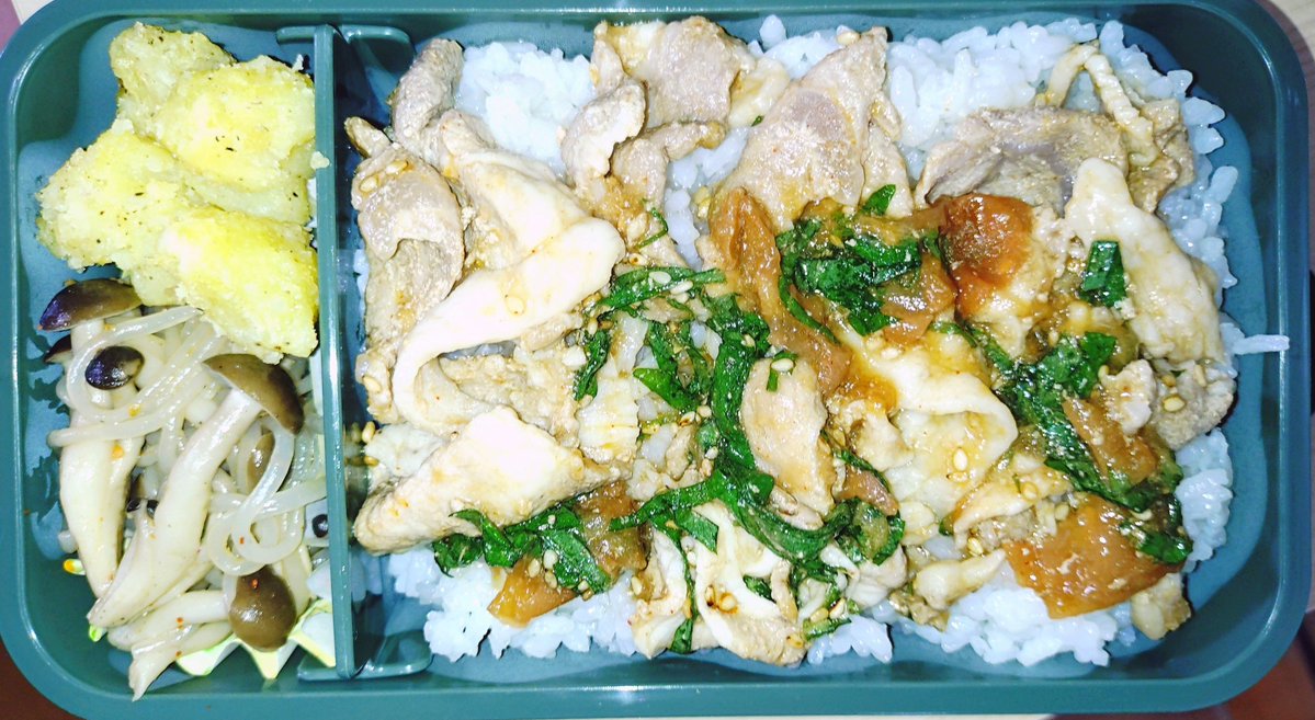 yadokari20's tweet photo. 今日の弁当。
豚肉の梅しそ和え、じゃがいもを電子レンジかけたやつ、しめじとしらたきの炒め物。 https://t.co/x9vxA7GQNa