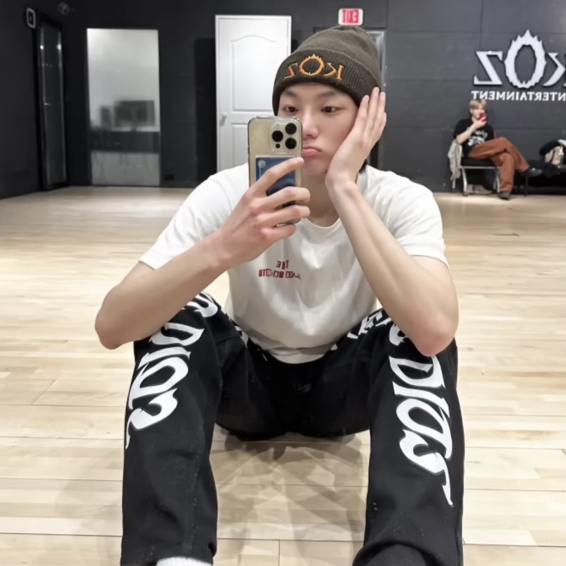 bbopiiii's tweet photo. 성호거울샷뒤에 같이찍힌 그 시절 상혁이형이 주는 느낌진짜미침..................................... 씹좋음 https://t.co/mRkZ1XCm4f