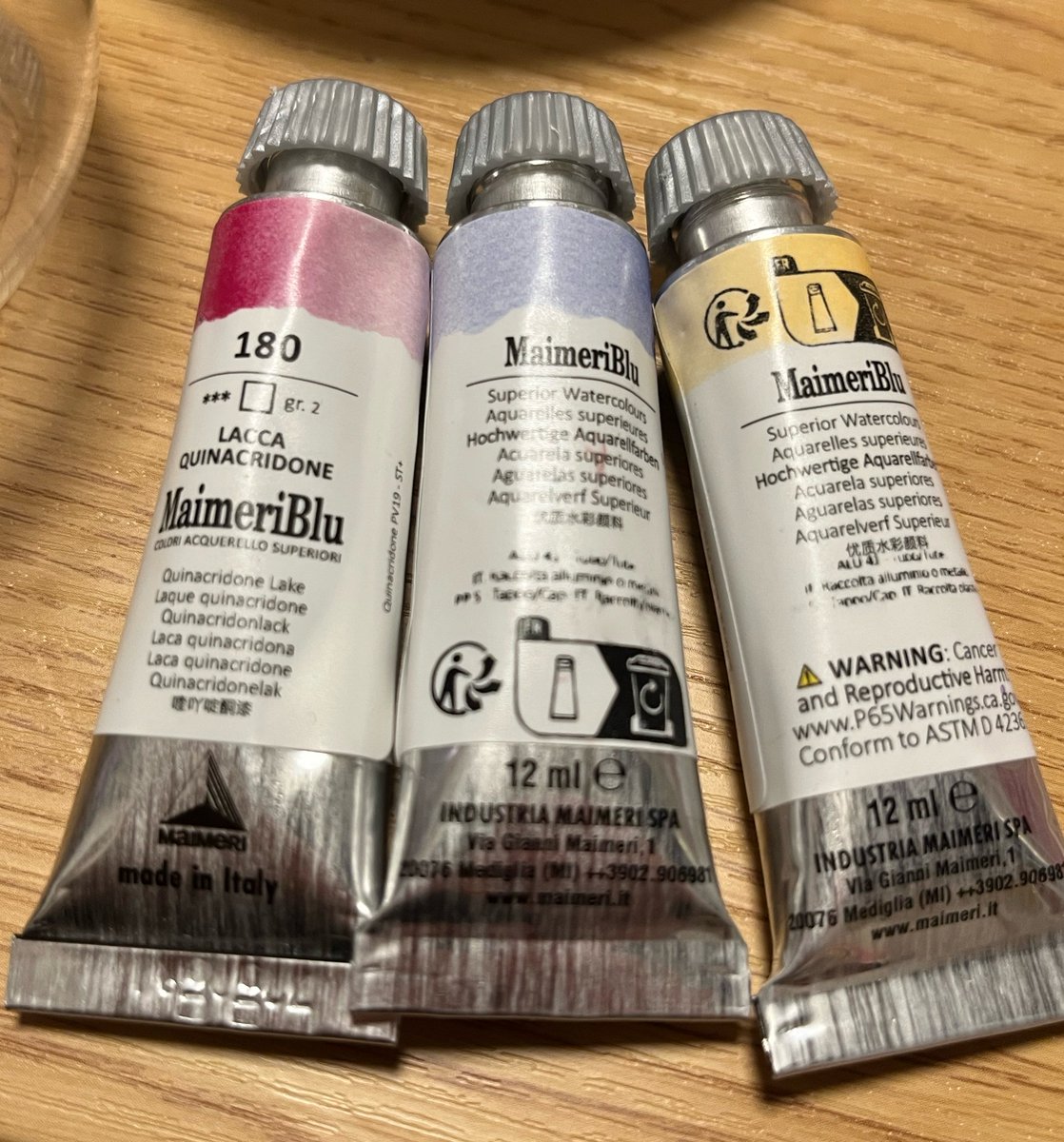 Ayumu_japan_art's tweet photo. この作品はマイメリブルーのこちらの3色の絵の具だけで描きました✍️
色の重なり方が個人的に好きで気に入っています。
これを機に、最近はマイメリブルーの絵の具も使用しています https://t.co/5qONebyRoc