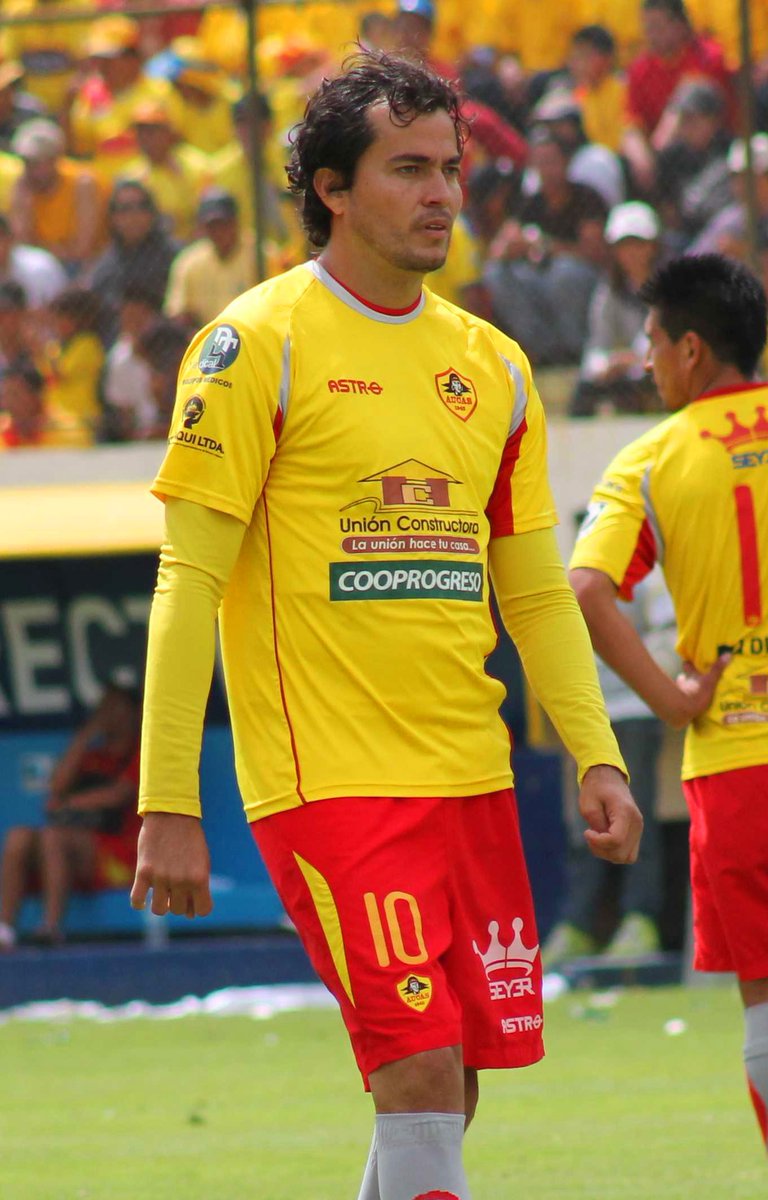 kev_and96's tweet photo. Considerando las crisis que han tenido Deportivo Quito, El Nacional, Espoli y América, hay que valorar mucho que Aucas encontró el camino de regreso.

Gracias eternas para quienes pusieron el pecho a las balas en un momento durísimo del club y lo regresaron donde pertenece.

🟡🔴 https://t.co/WE6Sdphcqi