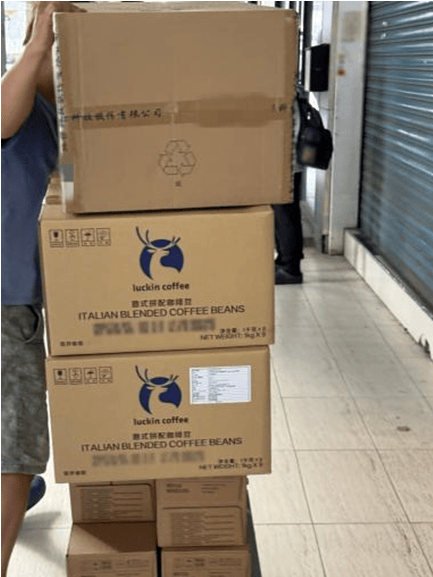 rossellafasano's tweet photo. Just opened my surprise package from that overseas collab brand! The unboxing high is real ， https://t.co/XoVEpBgVP5