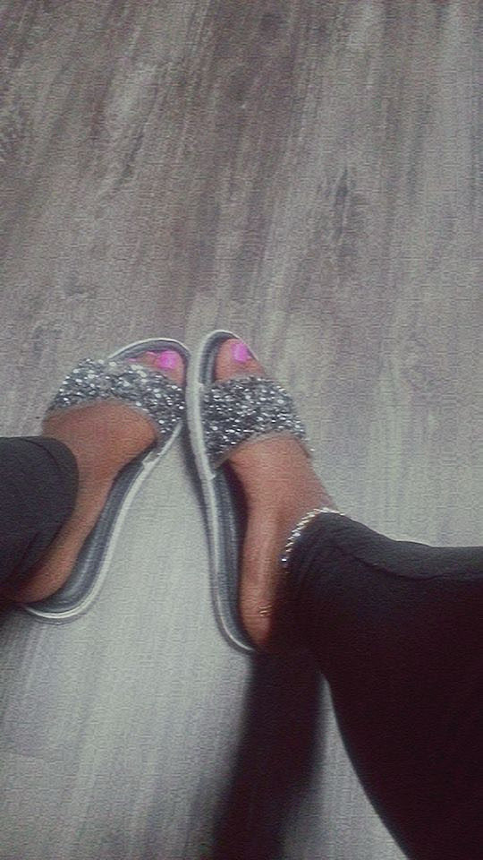 freakymaa32's tweet photo. Who can nut on my pretty feet 🥹? #nsfwtwtًً #feetworshi̇p #feetfetısh https://t.co/PwzY4DEbYS