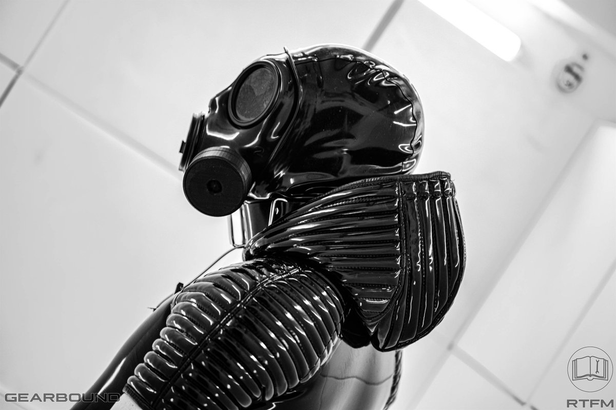 RTFM_Str's tweet photo. @twinkfurcoat @PhaedraGoddess Latex can be sown :D 
Its a pain to clean tho.

Image by me, shows the lovely @gear_bound https://t.co/ohp93WW74D