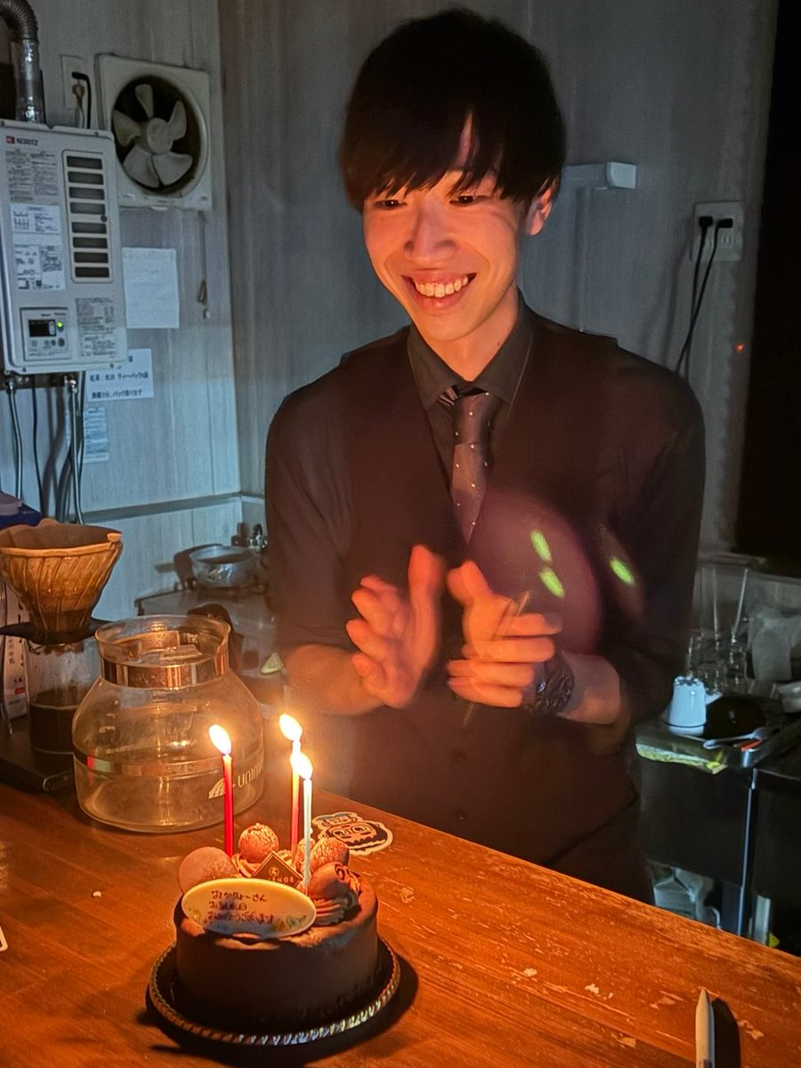 hi_ten_chi's tweet photo. 9月後半のＢＡＲ営業は18.19.25.26日です🍺

明日19日は18時より最高位戦日本プロ麻雀協会の岡田涼太ｐがゲスト来店です✨
みなさまのご来店お待ちしております☆ https://t.co/lk6sQ9sEWO