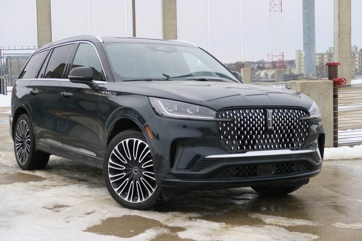 KristenCorvr0x's tweet photo. The 2026 Lincoln Aviator gets closer to the ideal midsize luxury SUV with a smooth ride, thoughtful interior, and everyday usability—but step-in height, electric doors, and 3-row practicality still disappoint. https://t.co/knZFvMY3o4