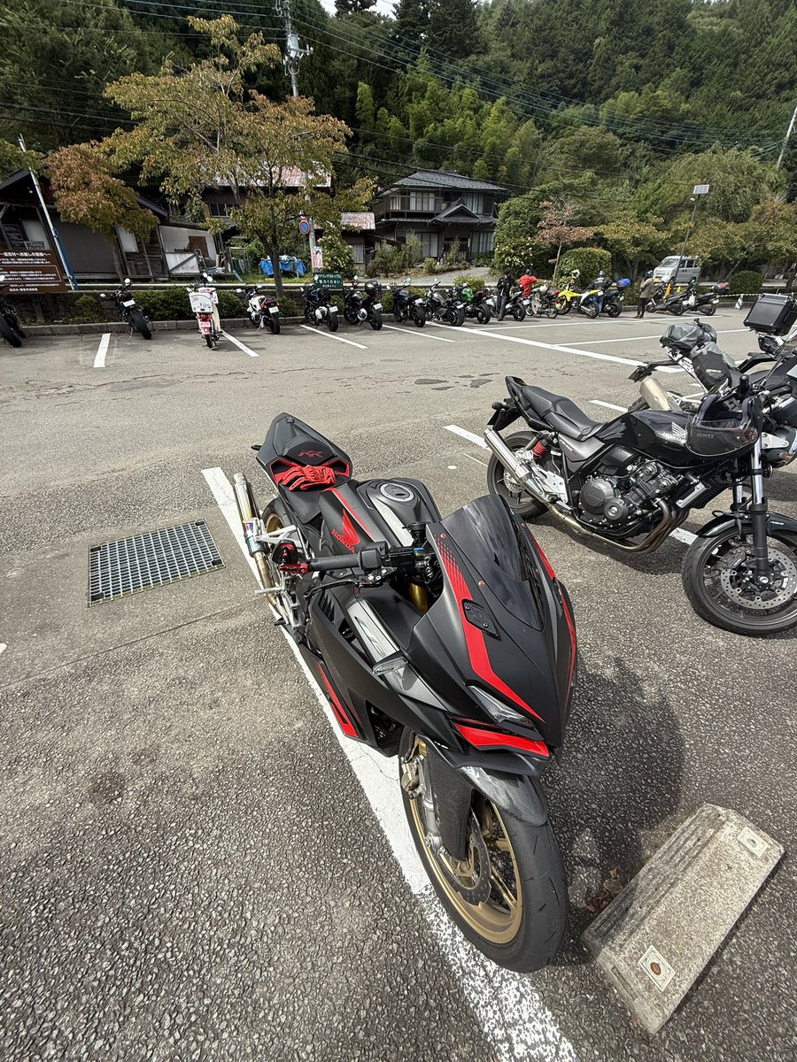 okd_mc51's tweet photo. 久しぶりのど
割とバイクいる https://t.co/H4KhKmXBFJ